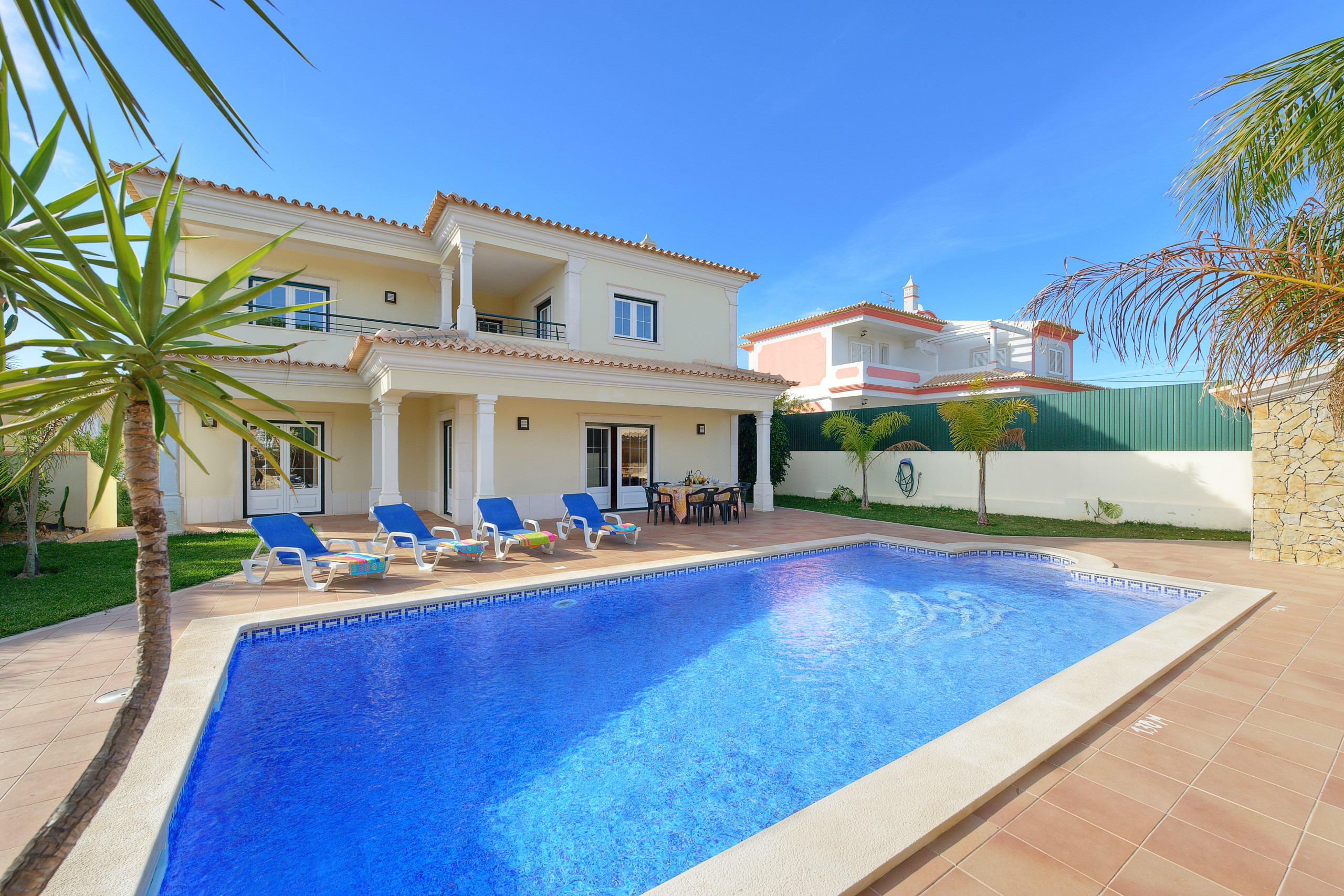Villa em Olhos D´Água - Villa Luana