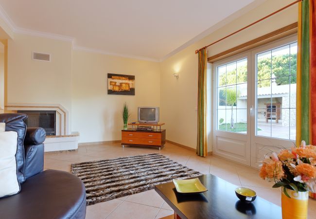 Villa em Olhos D´Água - Villa Luana Villa em Olhos D´Água - Villa Luana