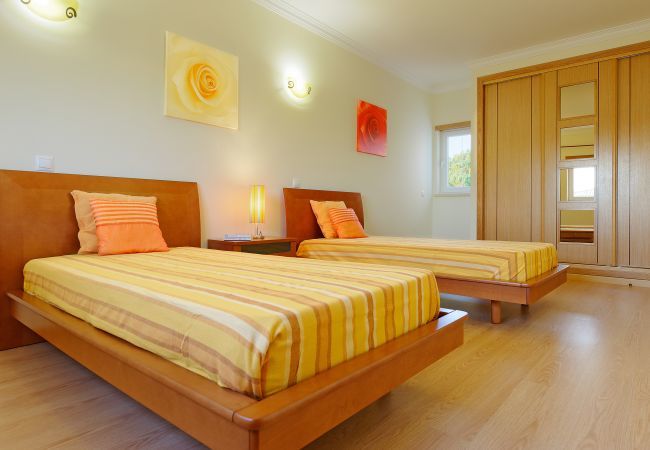 Villa em Olhos D´Água - Villa Luana Villa em Olhos D´Água - Villa Luana