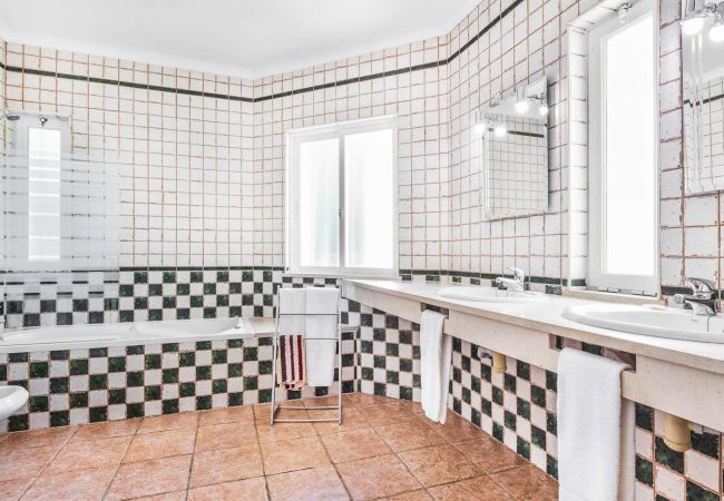 Villa em Albufeira - Villa Tulipa Negra Villa em Albufeira - Villa Tulipa Negra